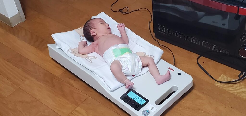 つくば市の赤ちゃん訪問・新生児訪問で体重測定！